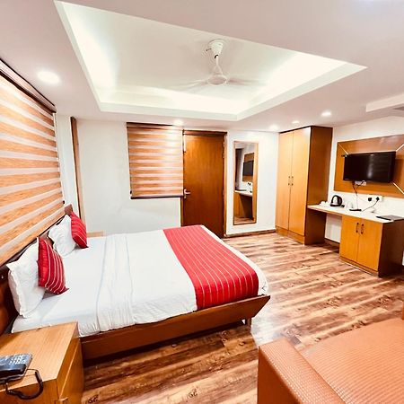 Hotel Sizzling Starr New Delhi Bagian luar foto