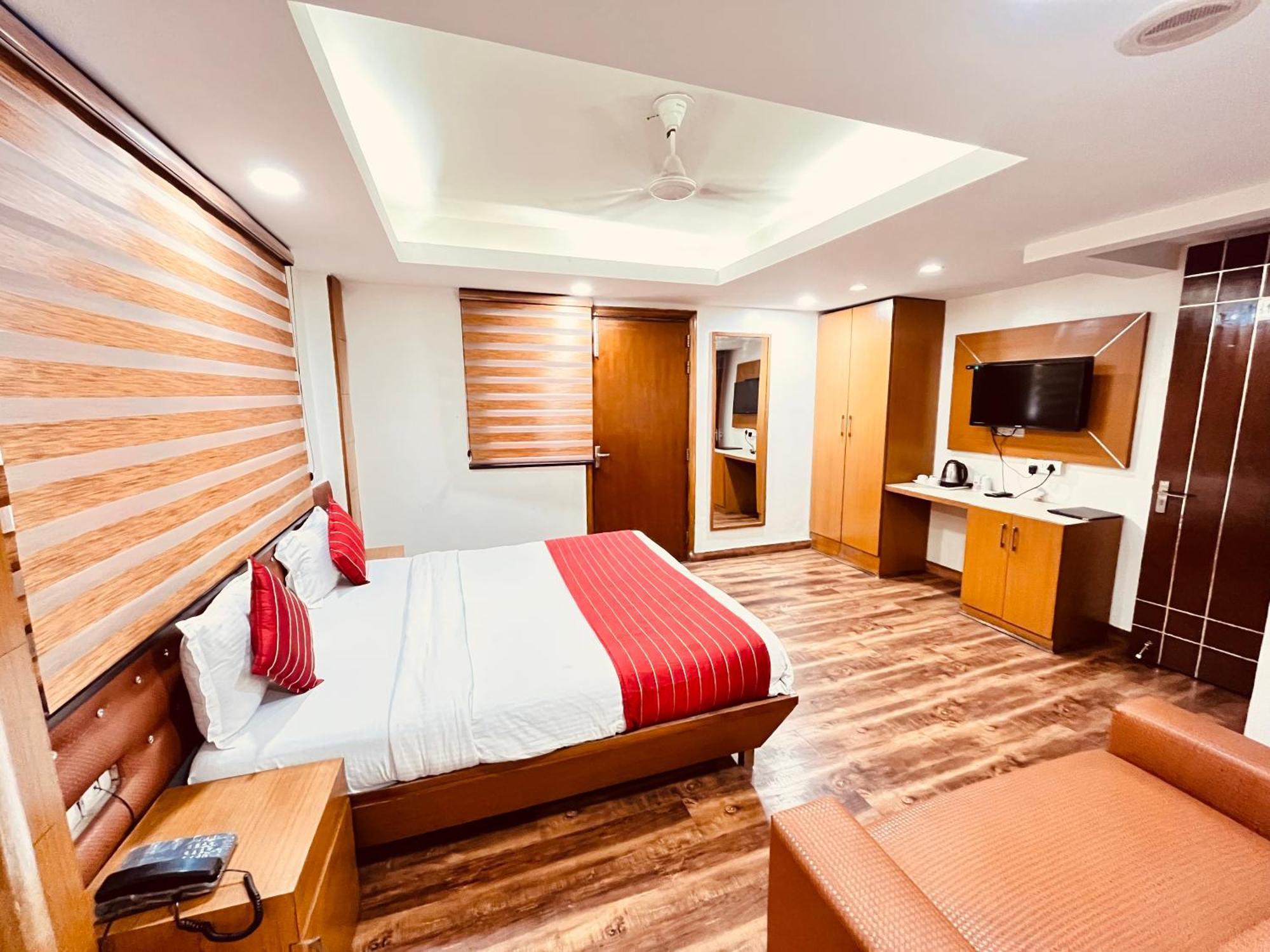 Hotel Sizzling Starr New Delhi Bagian luar foto