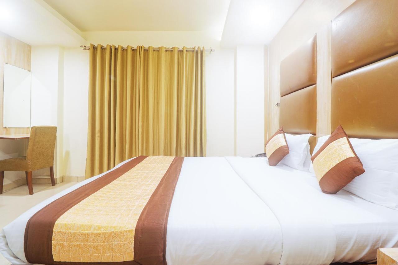 Hotel Sizzling Starr New Delhi Bagian luar foto