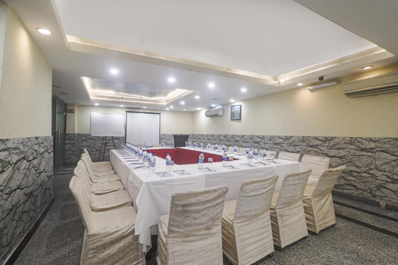 Hotel Sizzling Starr New Delhi Bagian luar foto