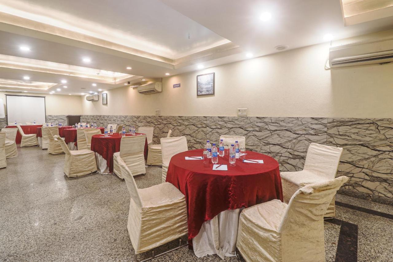 Hotel Sizzling Starr New Delhi Bagian luar foto