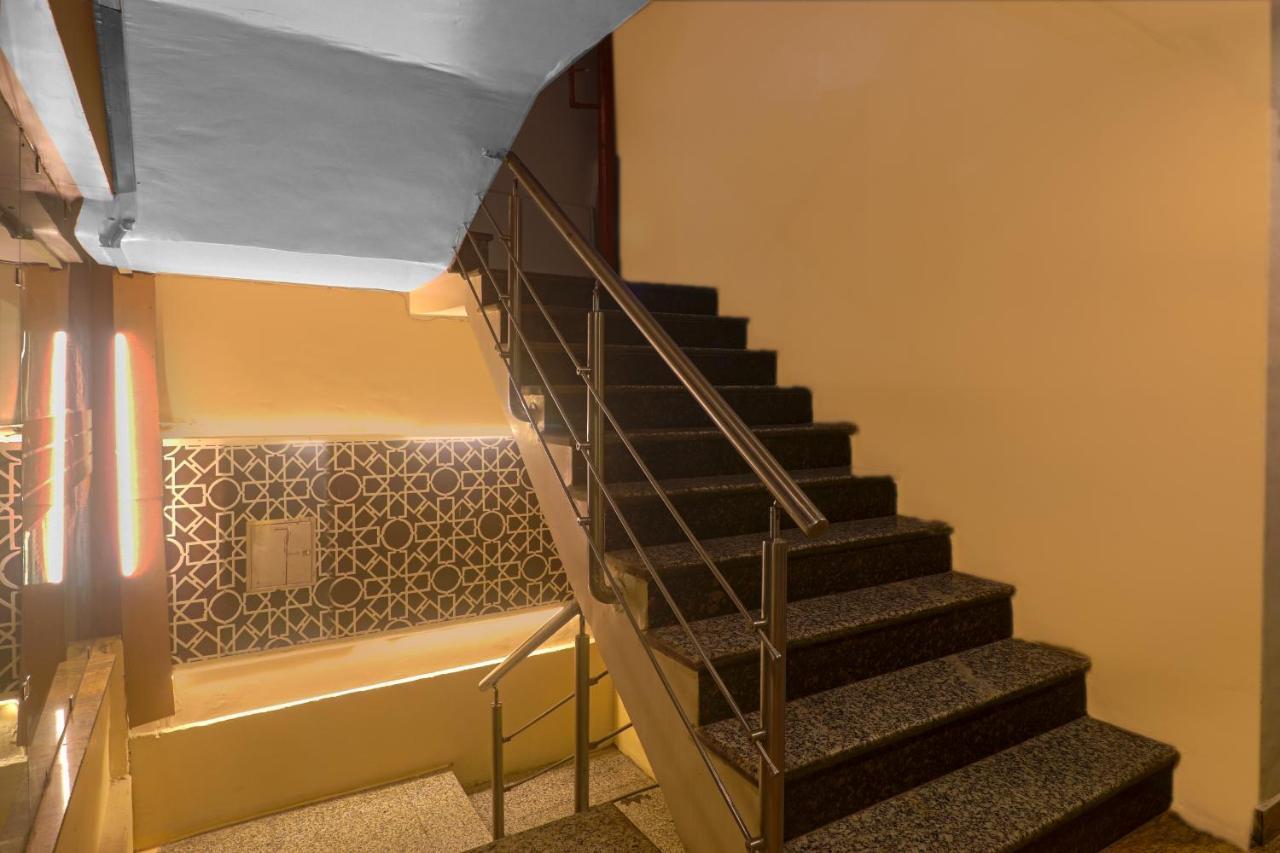 Hotel Sizzling Starr New Delhi Bagian luar foto