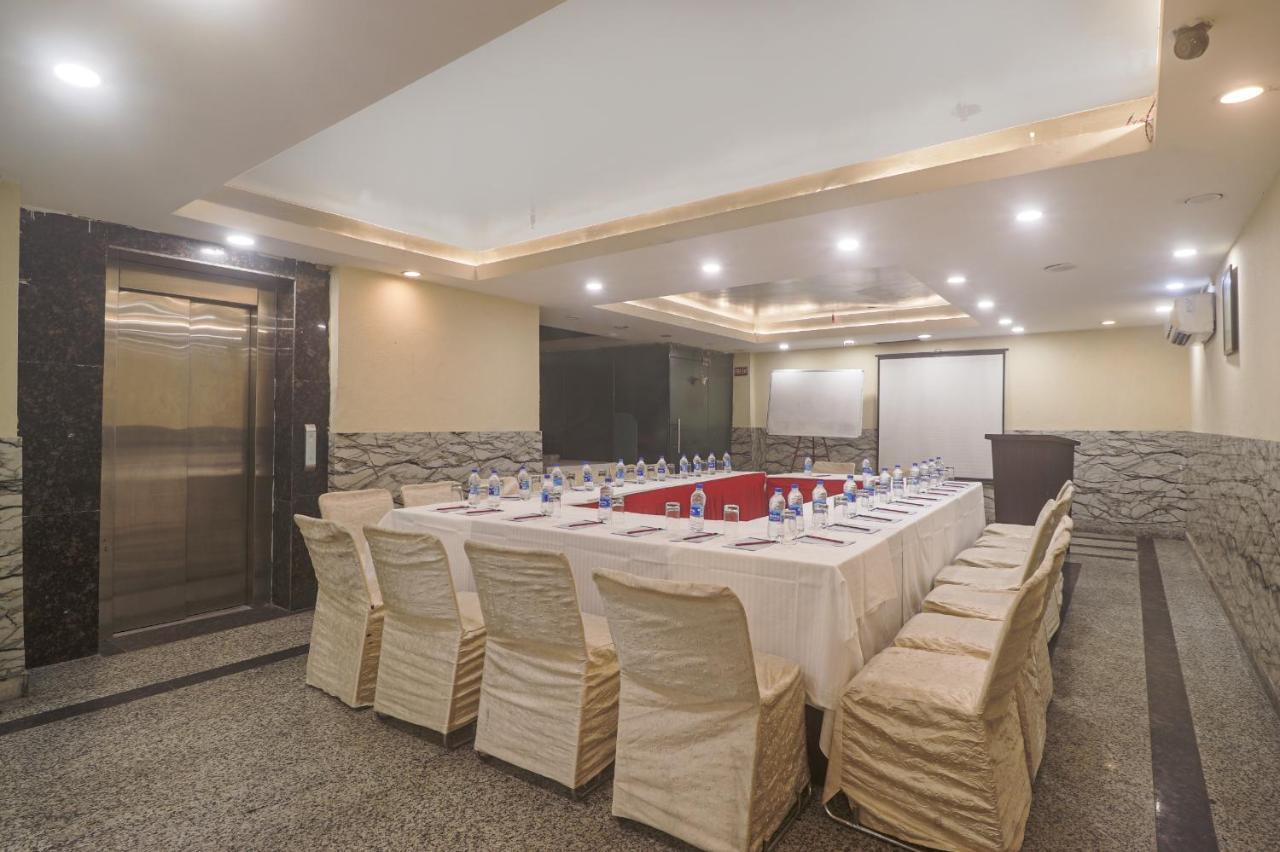 Hotel Sizzling Starr New Delhi Bagian luar foto