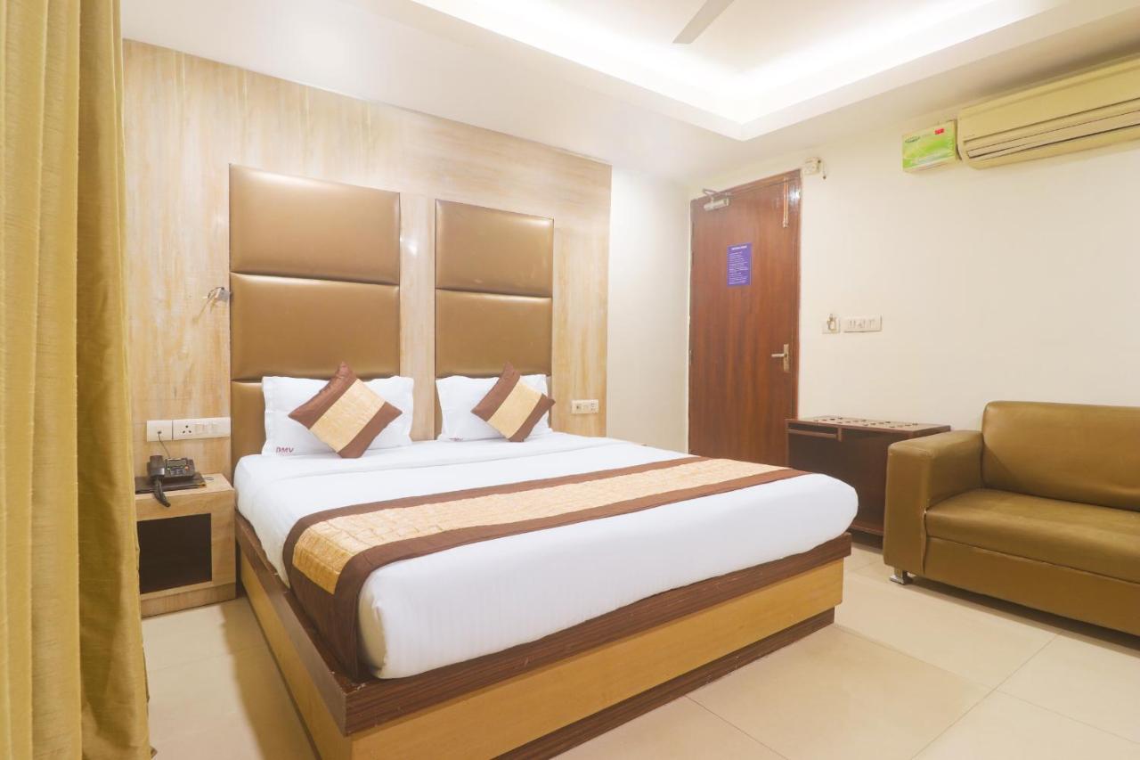 Hotel Sizzling Starr New Delhi Bagian luar foto
