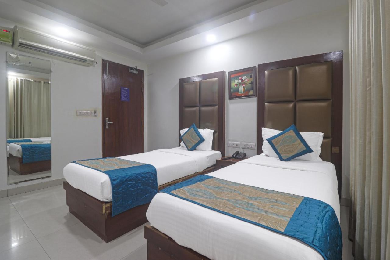 Hotel Sizzling Starr New Delhi Bagian luar foto