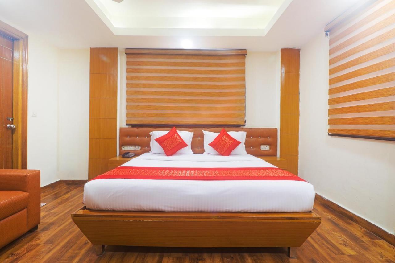 Hotel Sizzling Starr New Delhi Bagian luar foto