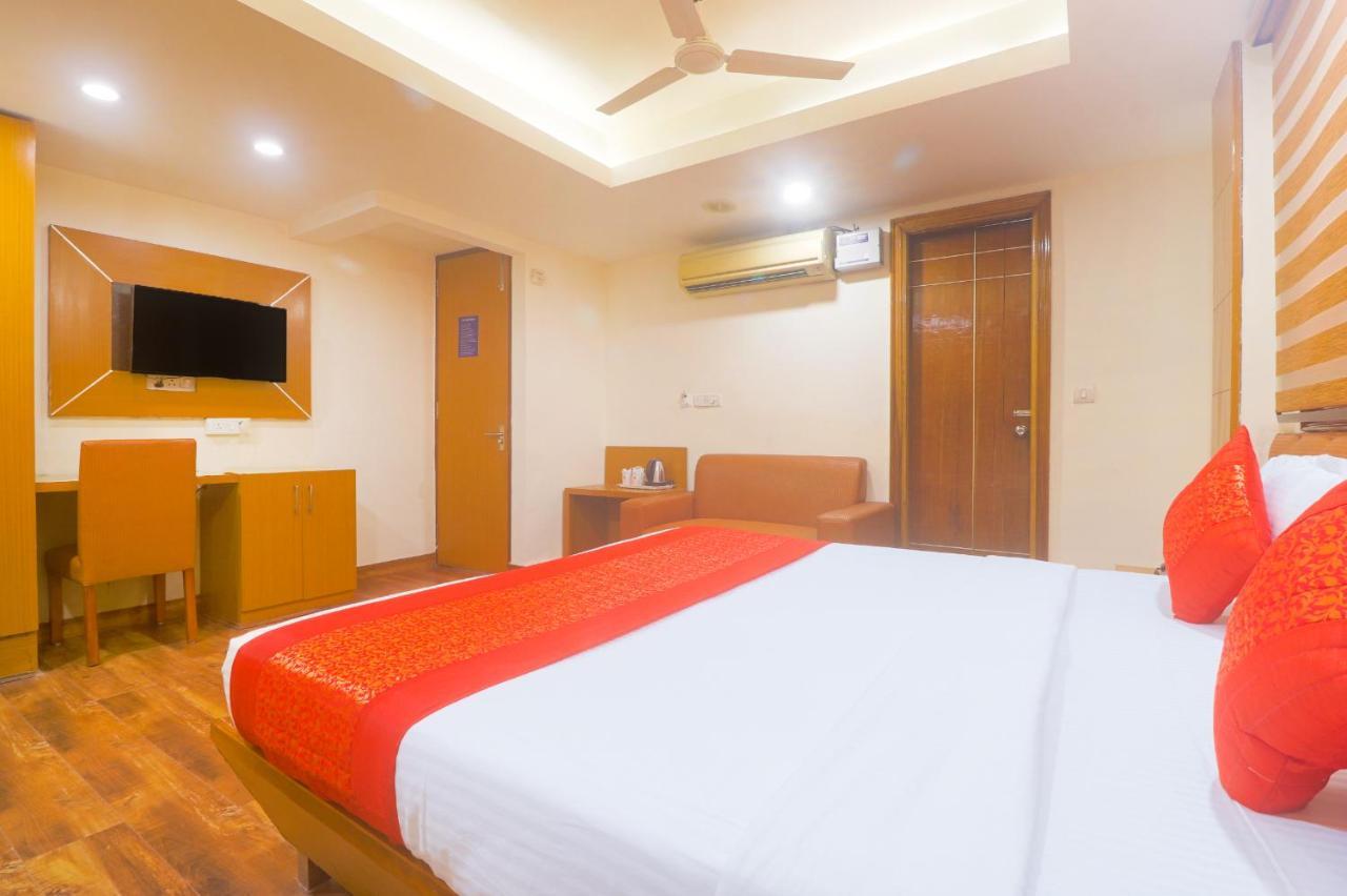 Hotel Sizzling Starr New Delhi Bagian luar foto