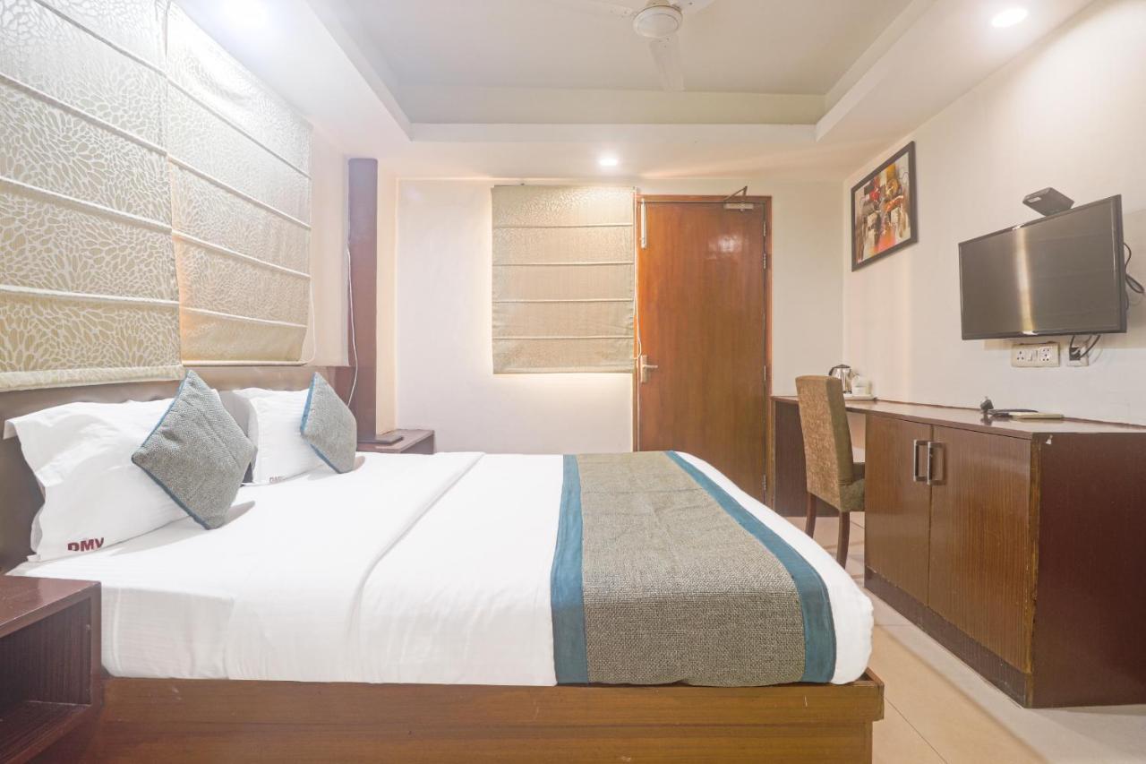 Hotel Sizzling Starr New Delhi Bagian luar foto