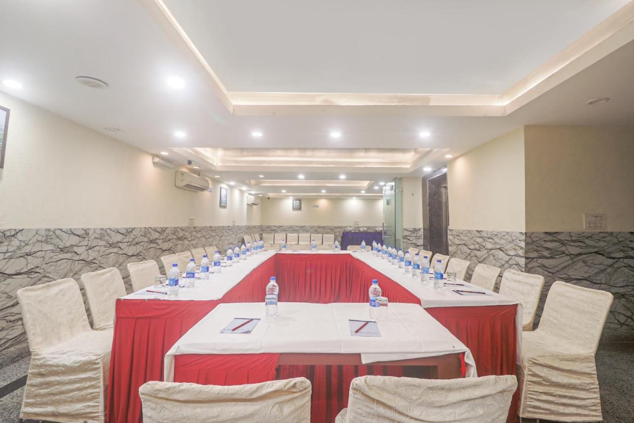 Hotel Sizzling Starr New Delhi Bagian luar foto