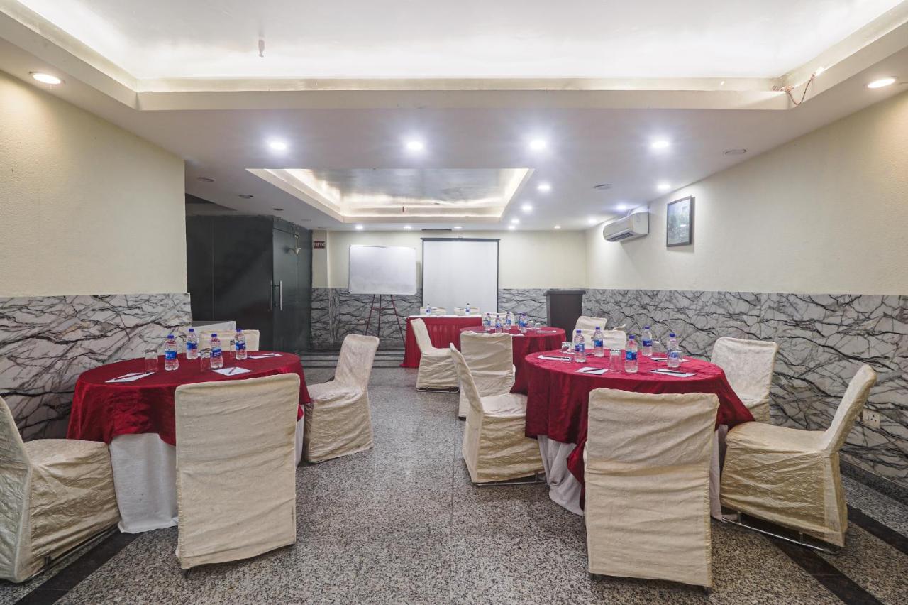 Hotel Sizzling Starr New Delhi Bagian luar foto